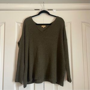 Piko 1988 Forest Green Fuzzy V Neck Sweater